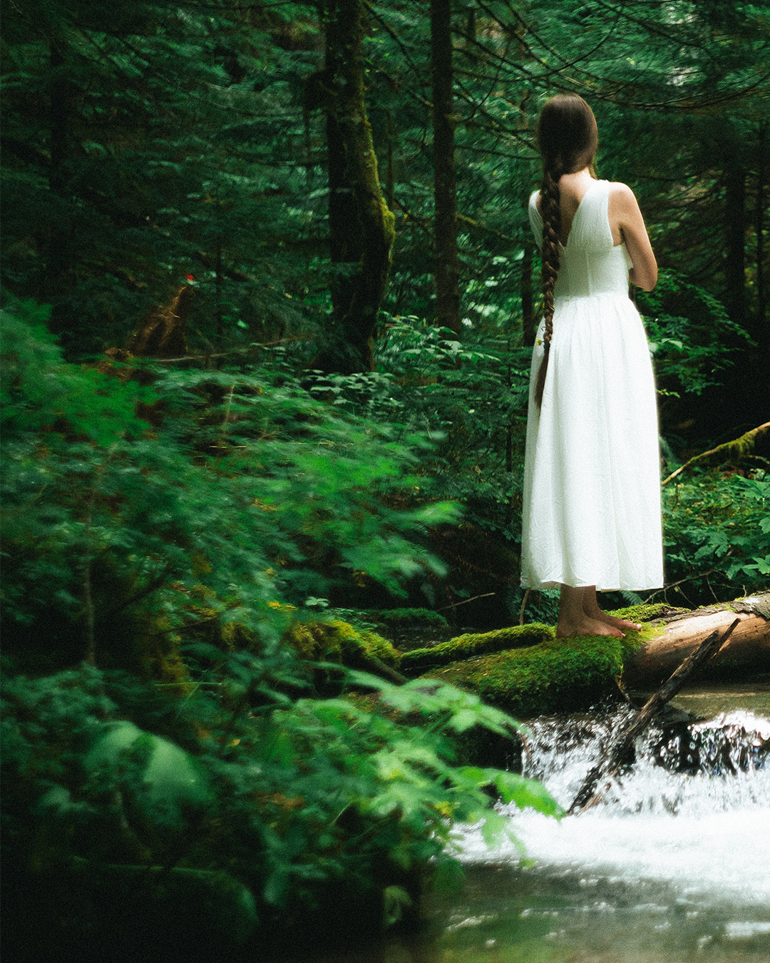 Ethereal Film-like Portraits at a Glacial Waterfall Near Mount Hood — photograph 12 of 20